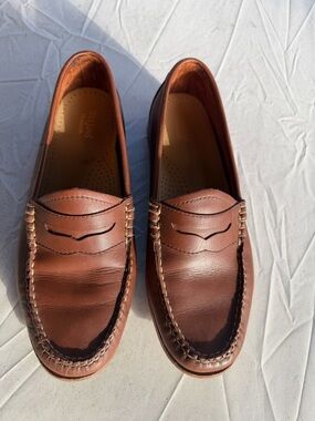 Women’s Bass Weejuns  Classic med Brown Leather Penny Loafers size 8, good cond.